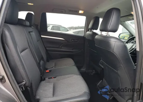 2018 Toyota Highlander Le z USA, uszkodzony, nr VIN 5TDZZRFH2JS286477